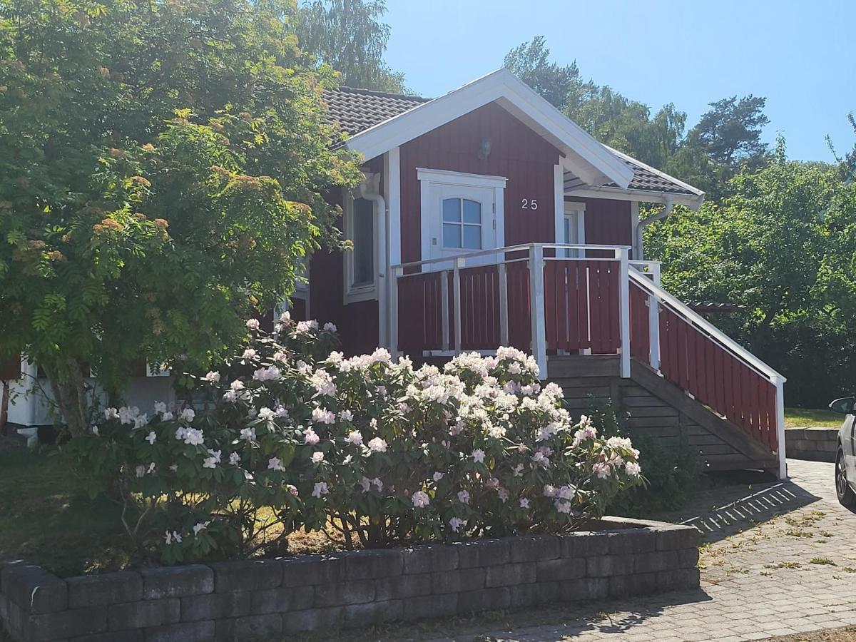 Minihus Med Stor Traedgardstomt Naera Golf Och Hav Villa Троса Екстериор снимка